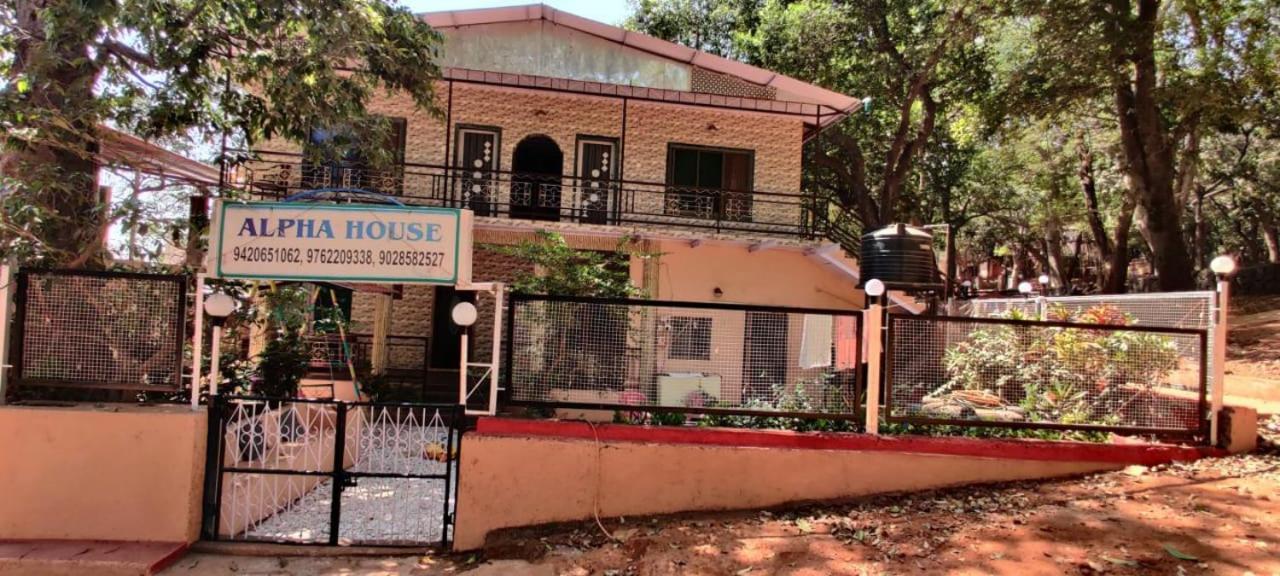 Hotel New Alpha House Matheran Esterno foto